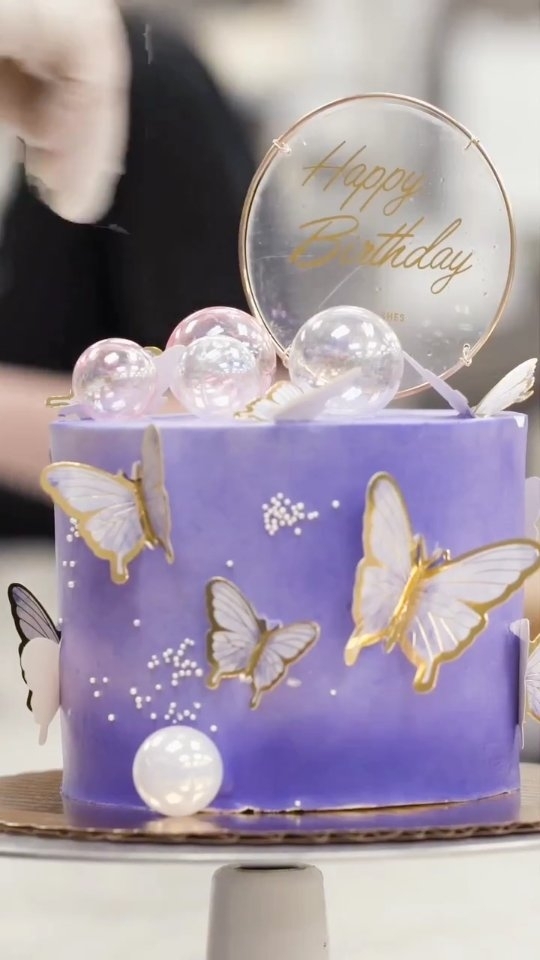 Check out this custom butterfly cake! 🦋 

Have an idea for a custom cake? Let us bring it to life! 🎂

Visit our website via the link in our bio to inquire today 🤳
.
.
.
#bakerylove #cake #cakedecorating #cakes #birthdaycake #food #dessert #cakesofinstagram #birthday #cakedesign #instafood #baking #foodporn #yummy #cakestagram #homemade #love #sweet #instacake #bakery #foodie #cakeart #delicious #instagood #foodvideography #happybirthday #cakelover #customcake